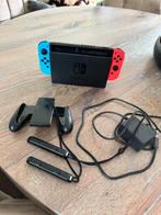 Nintendo switch + 2 spellen, Spelcomputers en Games, Spelcomputers | Nintendo Switch, Ophalen, Met games, Zo goed als nieuw, Switch Original