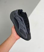 Yeezy Boost 700 V3 Dark Glow - Maat 42, Kleding | Heren, Schoenen, Zwart, Nieuw, Ophalen of Verzenden, Sneakers of Gympen