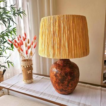 Tafellamp met Raffia kap beschikbaar voor biedingen