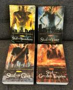 Cassandra Clare - Kronieken van de Onderwereld - deel 1 - 4, Boeken, Ophalen of Verzenden, Zo goed als nieuw, Cassandra Clare