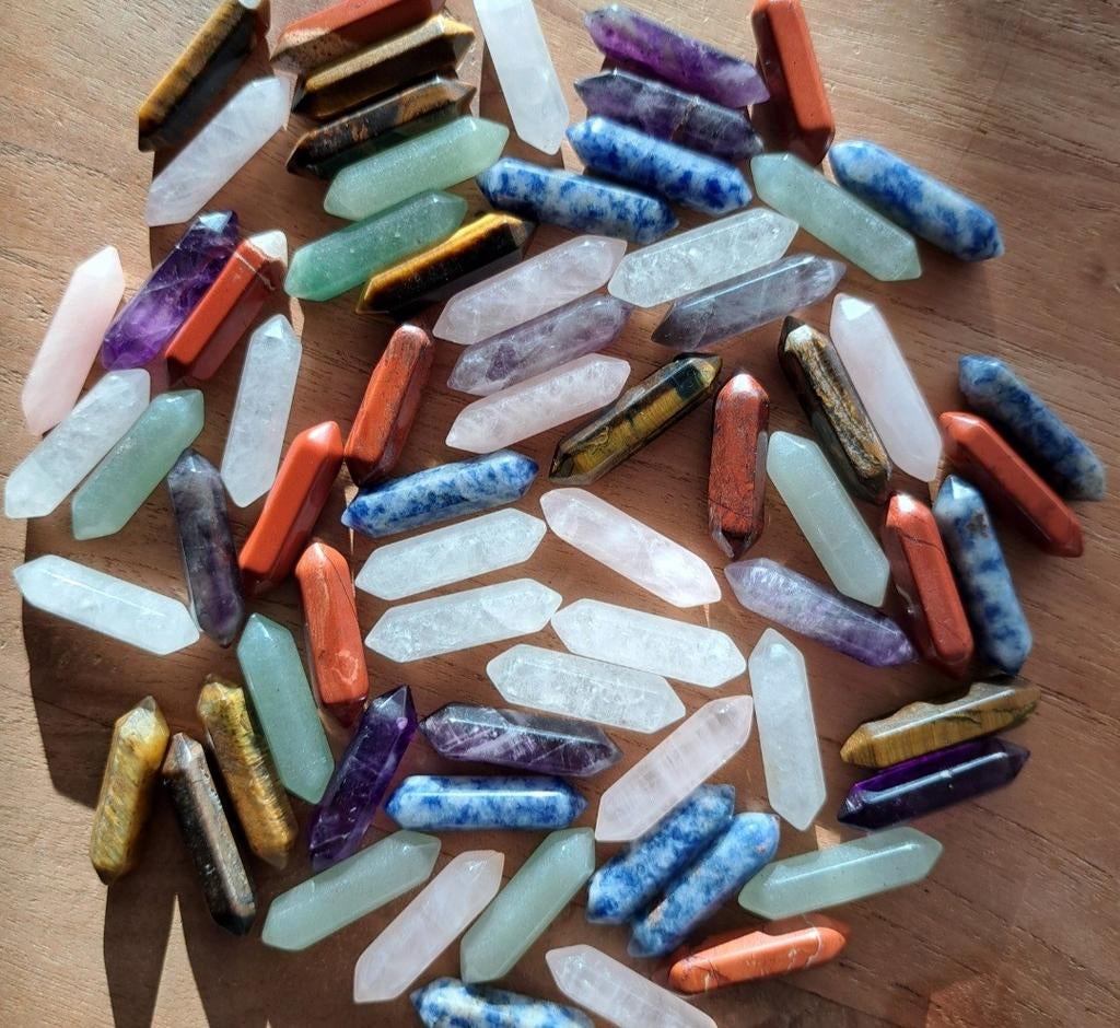 Partij 40 stuks edelsteen punten edelstenen punt verzameling, Verzamelen, Mineralen en Fossielen, Ophalen of Verzenden