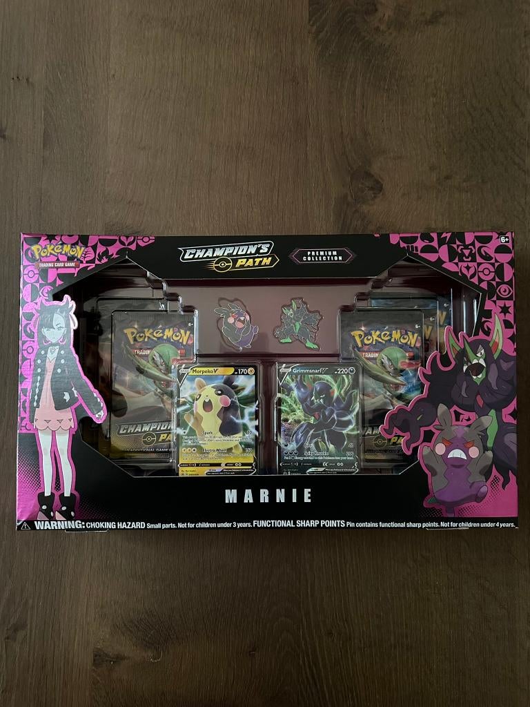 Champion's Path Premium Collection Box Marnie, Hobby en Vrije tijd, Verzamelkaartspellen | Pokémon, Ophalen of Verzenden, Nieuw