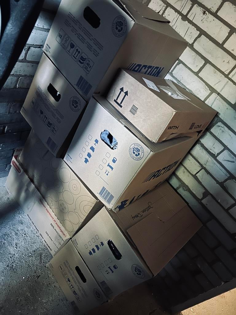 Gratis kledingdozen, vooral kinderkleding tot maat 98, Ophalen, Zo goed als nieuw
