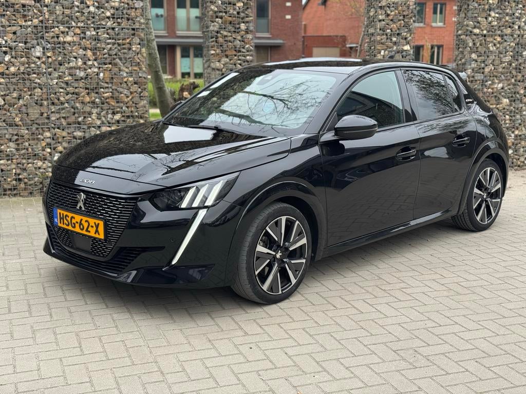 Peugeot 208 1.2  Eat8 2020 Zwart (130PK), Panorama, Auto's, Lichtsensor, Zwart, 1199 cc, 1133 kg