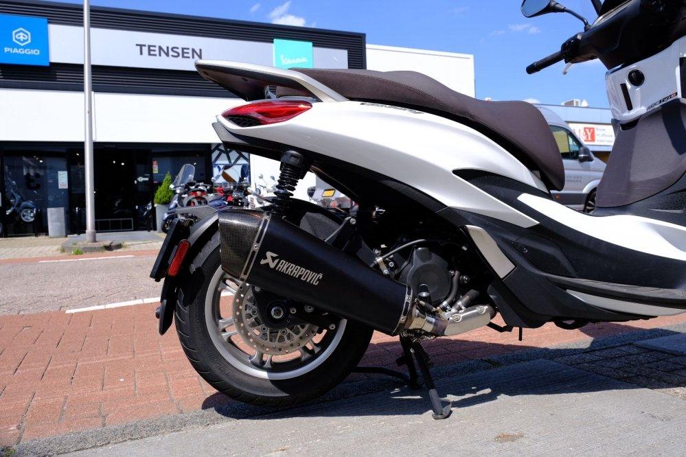 Piaggio Beverly 400 HPE Akrapovic uitlaat, Ophalen of Verzenden, Niet ingevuld, Niet ingevuld, Niet ingevuld