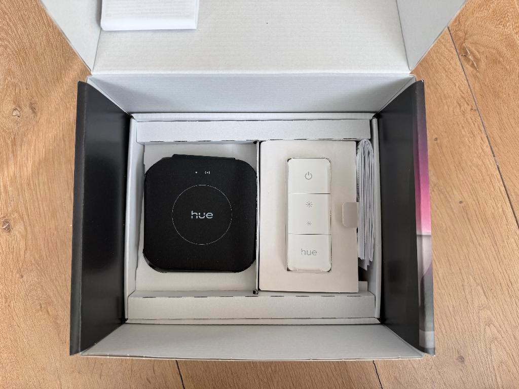 HUE bridge PRO en dimmer (Nieuw), Huis en Inrichting, Lampen | Losse lampen, Minder dan 30 watt, Overige typen, Nieuw, E27 (groot)