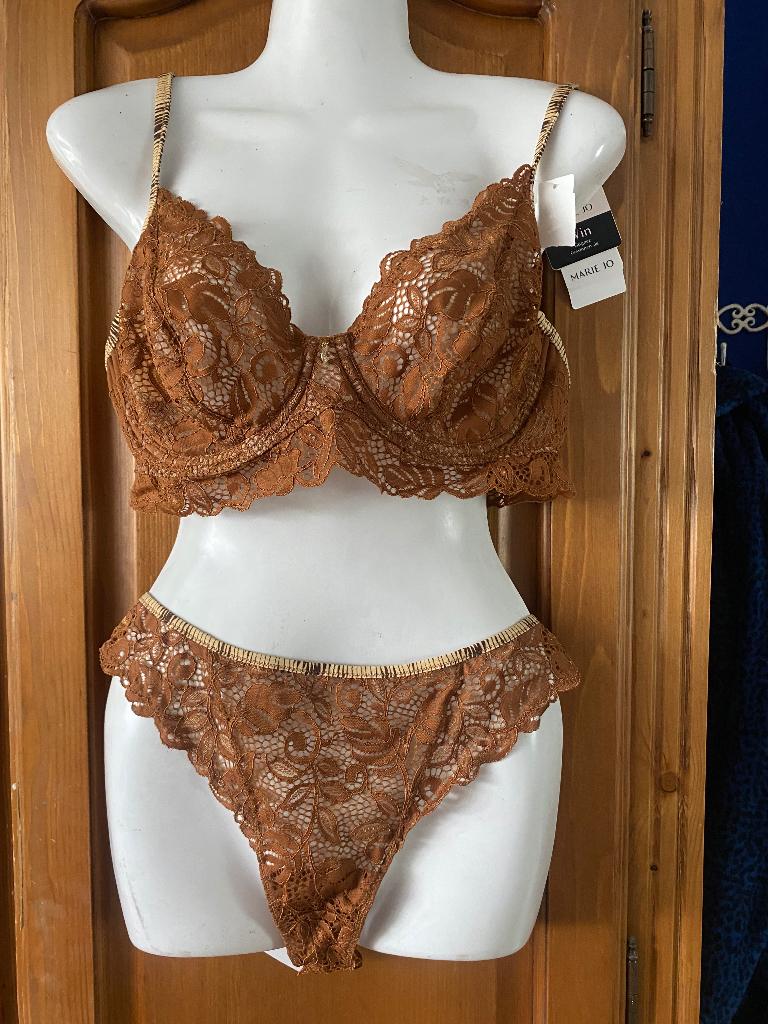 Nieuw met kaartjes Marie Jo bh 80D en slip maat 38 en of 42, Marie Jo, Ophalen of Verzenden, Bruin, Setje