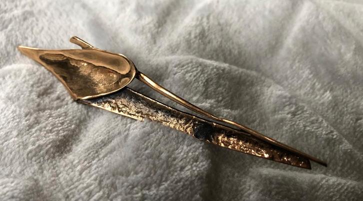 Broche - reversspeld Brons Harry of Harrie Lenferink, Sieraden, Tassen en Uiterlijk, Broches, Zo goed als nieuw, Brons, Bruin