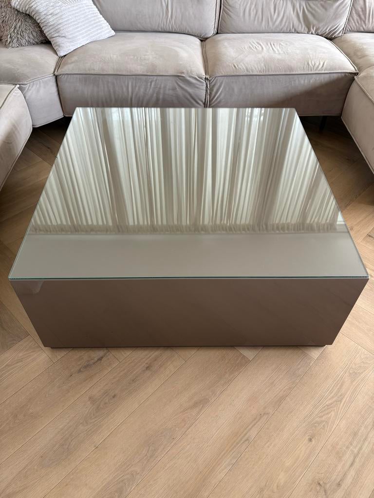 Salontafel met kleine beschadiging, Huis en Inrichting, Tafels | Salontafels, Gebruikt, 100 tot 150 cm, Vierkant, Glas