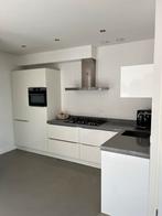 Moderne witte hoogglans keuken met Bauknecht/AEG apparatuur, Ophalen, Gebruikt, Wit, Hoekkeuken