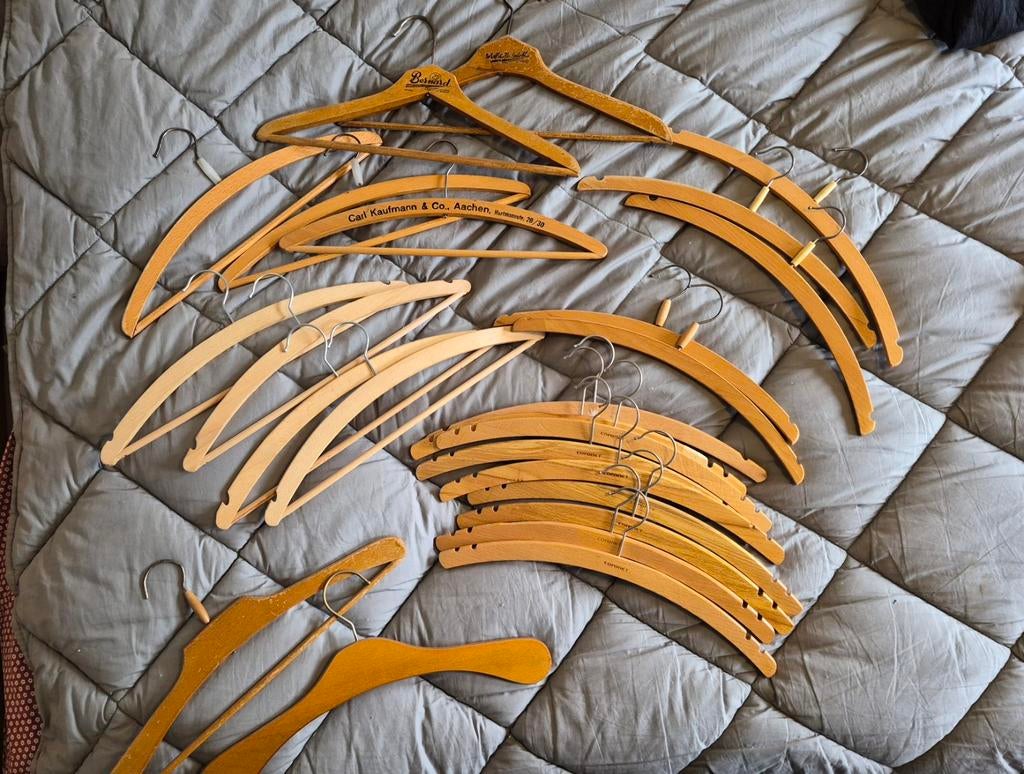Vintage houten kleerhangers - diverse modellen, Kleding | Dames, Kledinghangers, Ophalen of Verzenden, Gebruikt, Hout, Volwassenen
