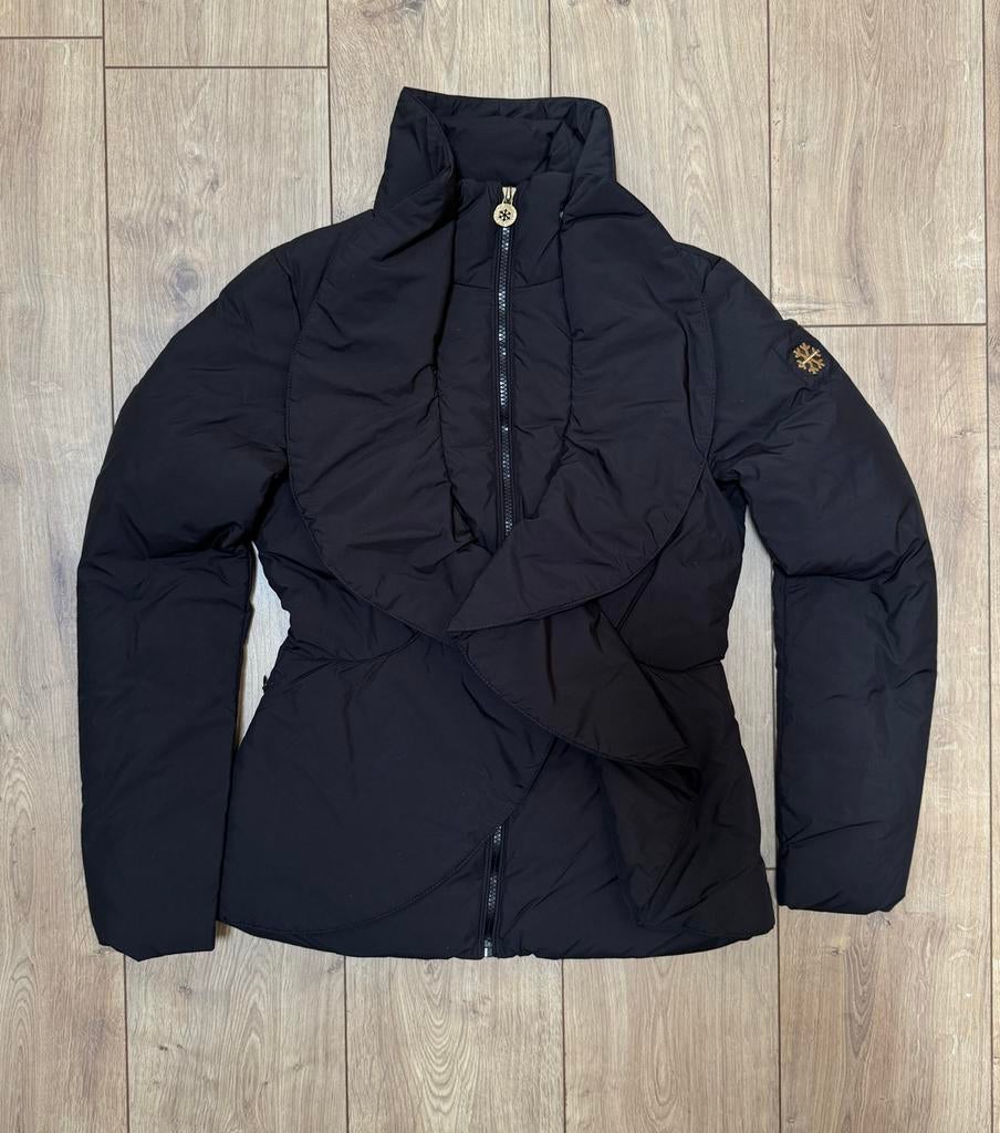 Zwarte gewatteerde jas met gouden details, Ophalen of Verzenden, Zo goed als nieuw, Maat 38/40 (M), Zwart