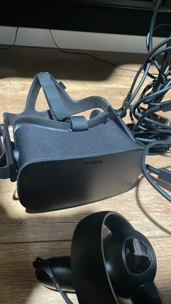Oculus rift 2 with 2 controllers, Ophalen, Zo goed als nieuw, Pc