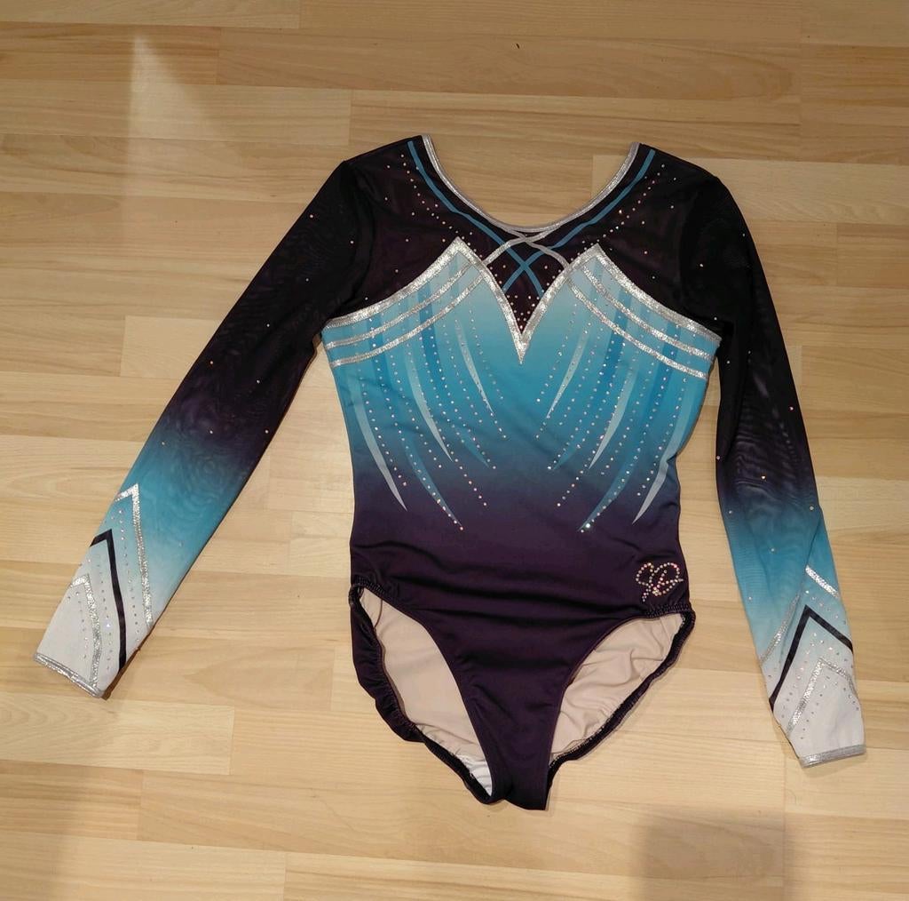 Turnpakje met lange mouwen maat m, Sport en Fitness, Turnen, Maat 36 t/m 42, Ophalen of Verzenden, Zo goed als nieuw, Turnpak(je)