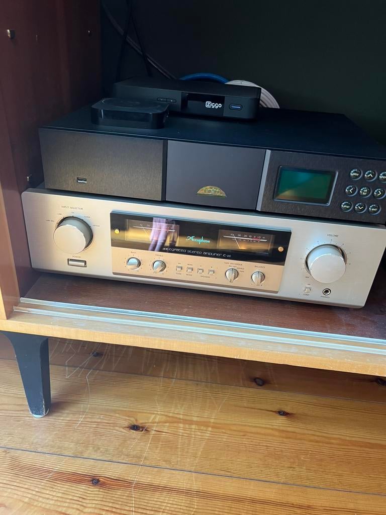 Accuphase E-211 versterker, Audio, Tv en Foto, Overige merken, Gebruikt, Ophalen of Verzenden, 60 tot 120 watt