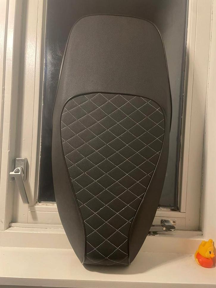 Zadel Buddyseat Zwart LUXE Ruitjes, Fietsen en Brommers, Brommers | Tuning en Styling, Nieuw, Ophalen