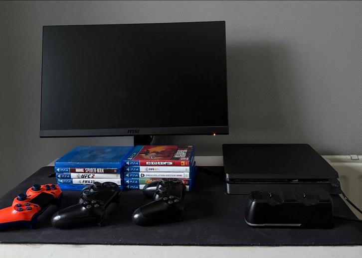 PS4 / Playstation 4 + Controllers + Laadstation + Games, Spelcomputers en Games, Spelcomputers | Sony PlayStation 4, Gebruikt