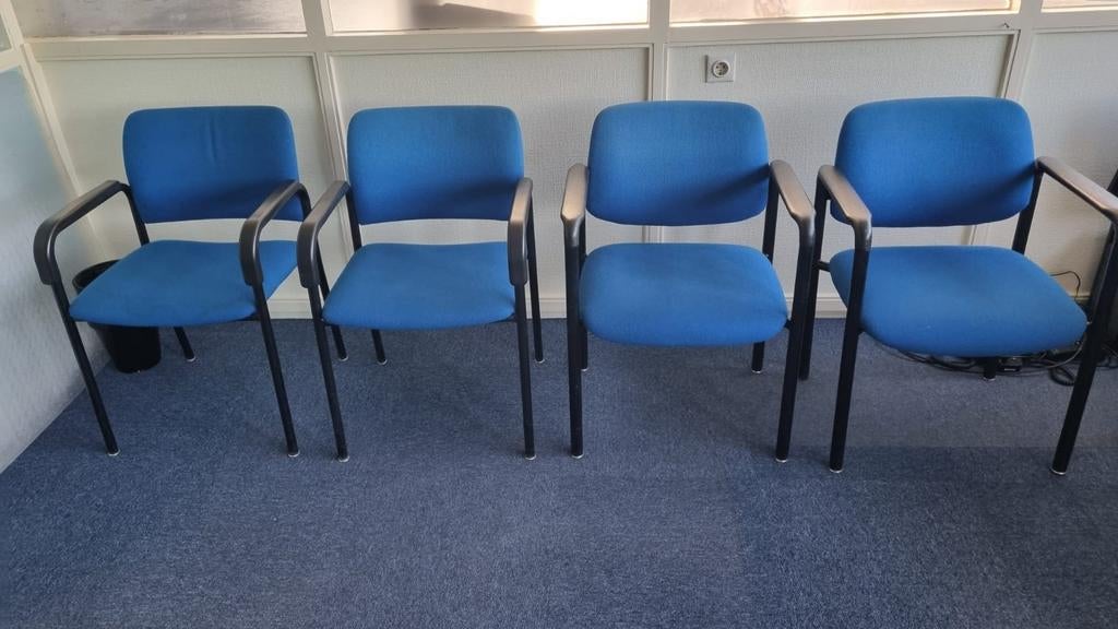 Blauwe stoelen met armleuningen, set van 4, Ophalen