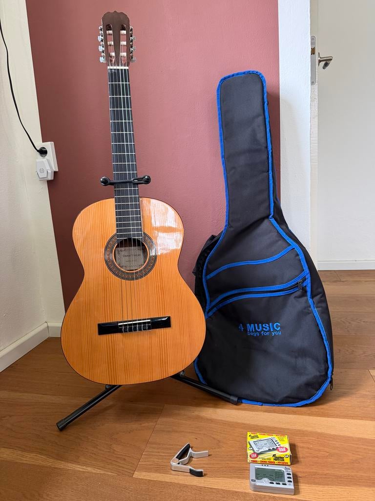 Gitaar - Emanuel Velazquez cg102 - incl. toebehoren, Ophalen of Verzenden, Gebruikt, Klassieke of Spaanse gitaar, Met koffer