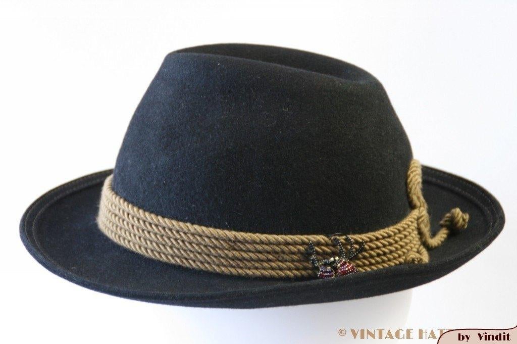 kleine Vintage Gleufhoed Tiroler hoed Ischler zwart 54, 134 t/m 140, Gebruikt, Hoed, Ophalen of Verzenden
