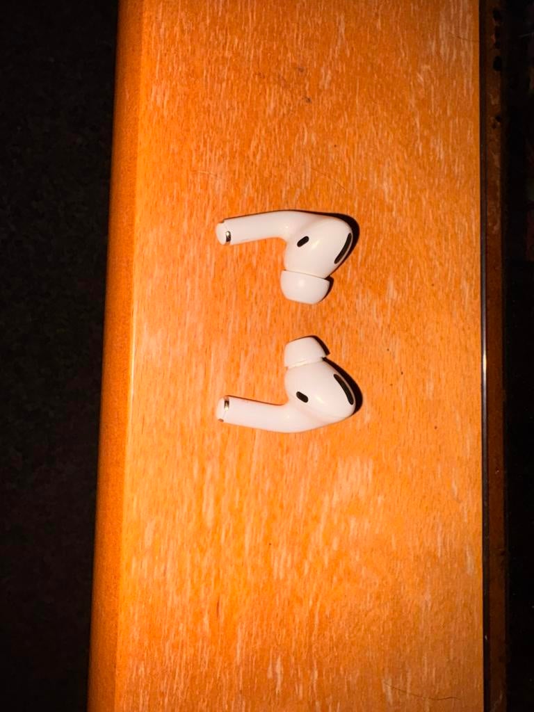 Apple AirPods Pro 1 oortjes links + rechts zonder case, Telecommunicatie, Mobiele telefoons | Oordopjes, Ophalen of Verzenden
