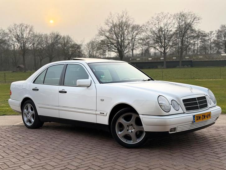 Mercedes-Benz E-Klasse200 Zeldzaam Leder Pano Aut Nap Netjes, Auto's, Mercedes-Benz, Bedrijf, E-Klasse, ABS, Airbags, Airconditioning