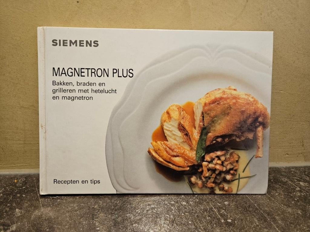Siemens Magnetron Plus., Boeken, Kookboeken, Ophalen of Verzenden, Zo goed als nieuw