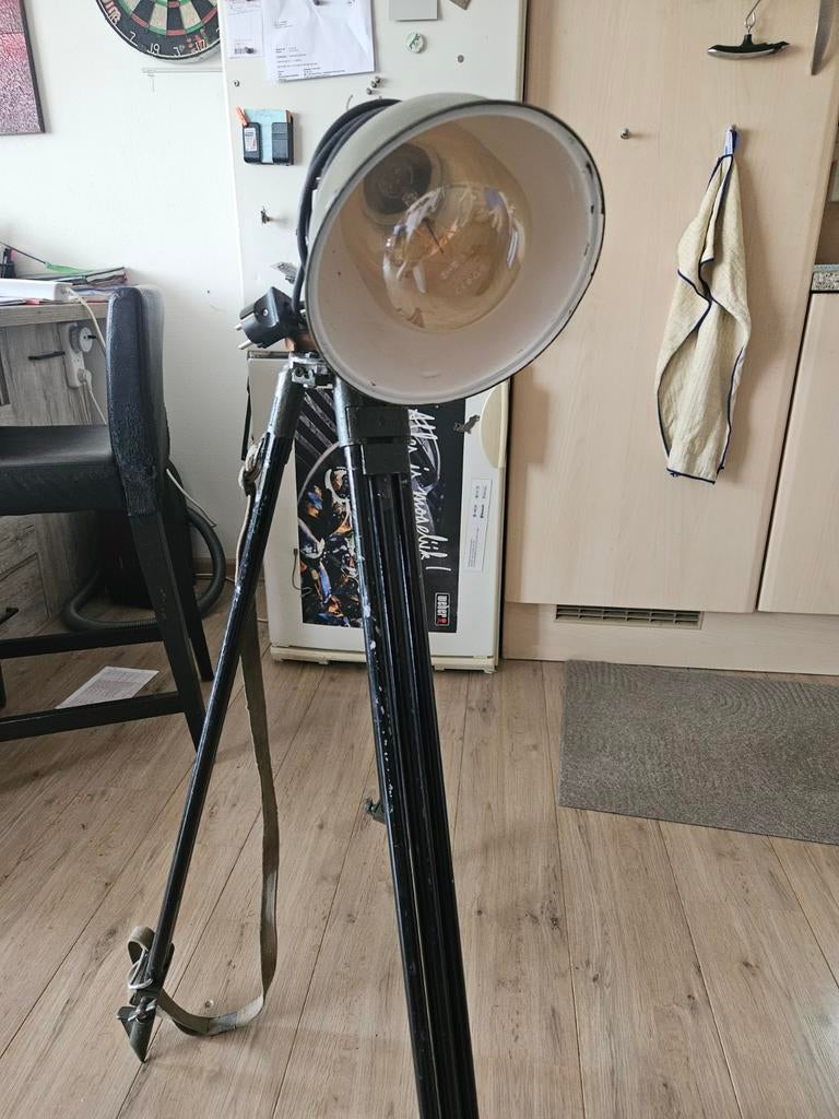 Ouderwetse leger lamp met bakeliet, Ophalen
