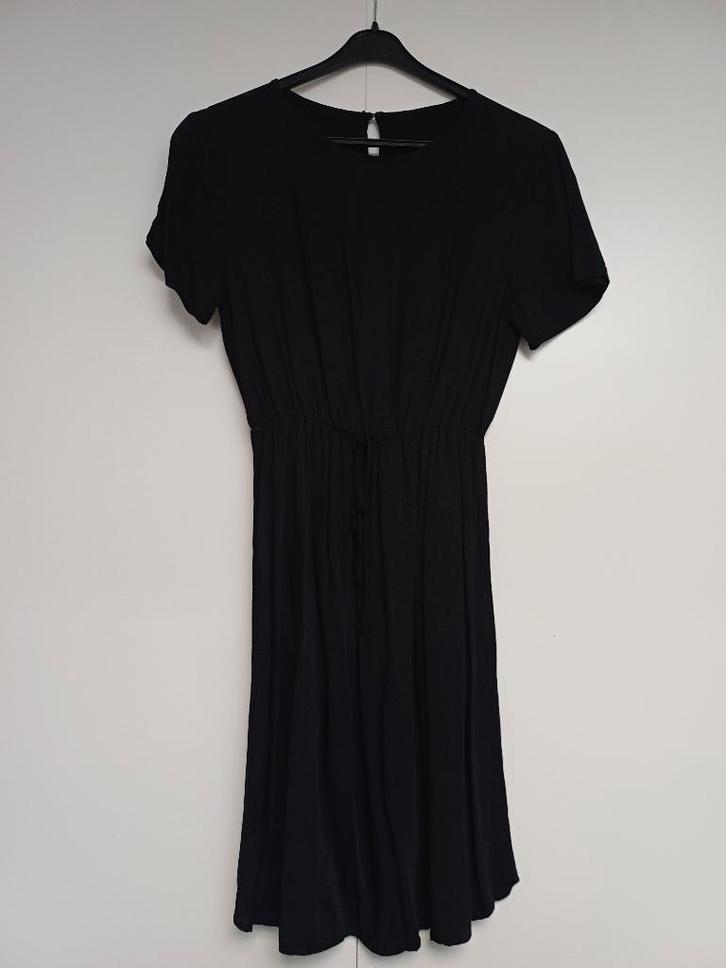 Jurkje met band en strikje, Kleding | Dames, Jurken, Nieuw, Maat 36 (S), Zwart, Boven de knie, Ophalen of Verzenden