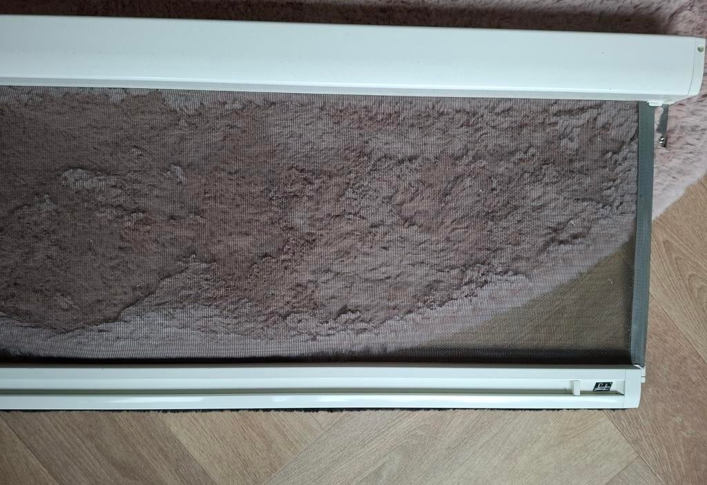Aangeboden z.g.a.n Luxaflex Super Nova raam rolhor, Doe-het-zelf en Verbouw, Deuren en Horren, Ophalen of Verzenden, Zo goed als nieuw