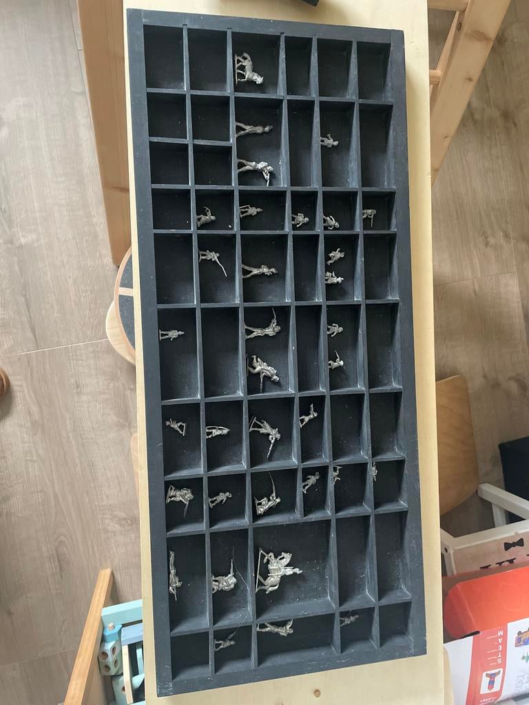 Zwarte houten letterbak met tinnen soldaatjes, Ophalen, Gebruikt