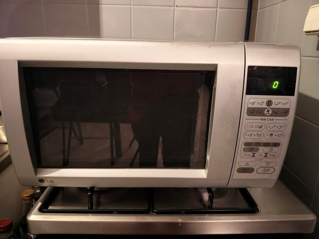 LG Combimagnetron - Zilverkleurig, Witgoed en Apparatuur, Magnetrons, Ophalen, Combimagnetron, Gebruikt, Grill