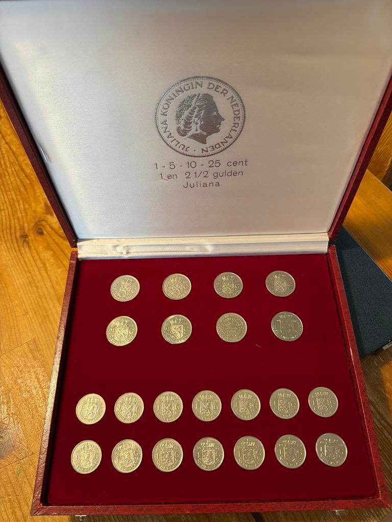 Muntenset Koningin Juliana 1949-1980, Ophalen of Verzenden, Koningin Juliana, Overige waardes, Setje