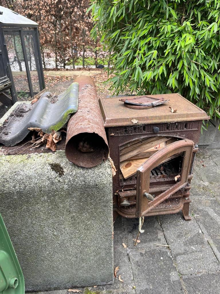 Oud ijzer gratis af te halen - Houtkachel en pijp, Huis en Inrichting, Kachels, Gebruikt, Vrijstaand, Houtkachel, Hout, Ophalen