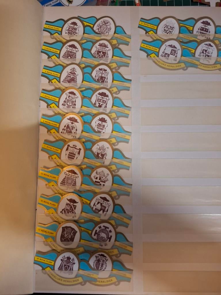 Sigarenbandjes - Kerkelijke Heraldiek Royal Flus, Ophalen of Verzenden, Gebruikt