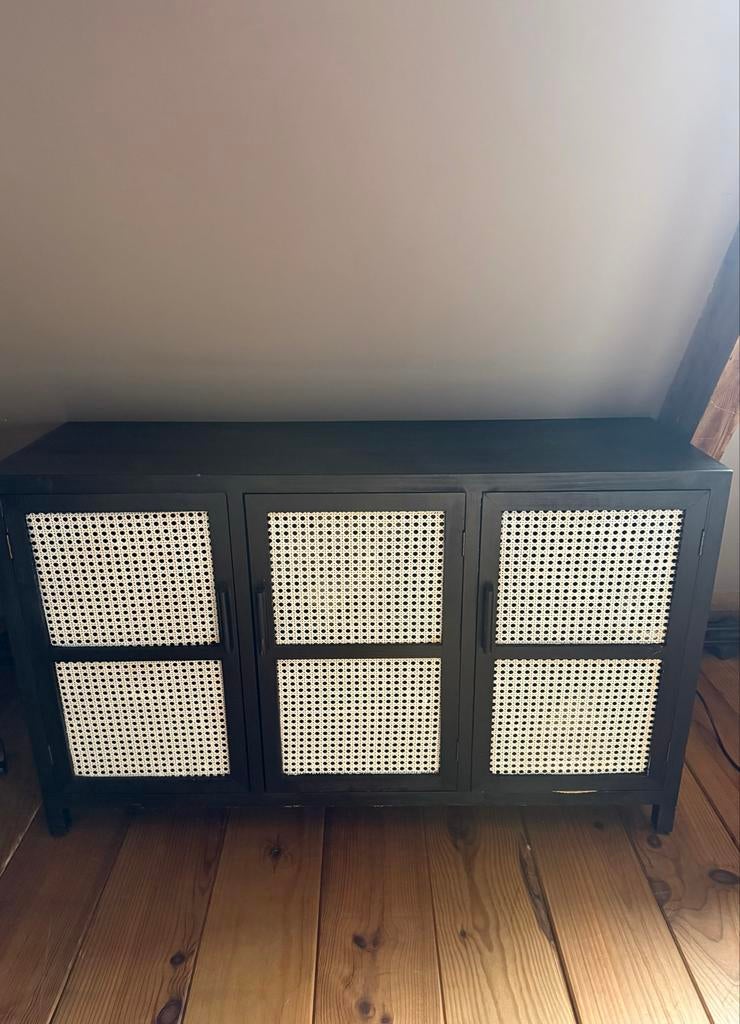 Zwart dressoir met rotan deuren, Ophalen of Verzenden, Zo goed als nieuw