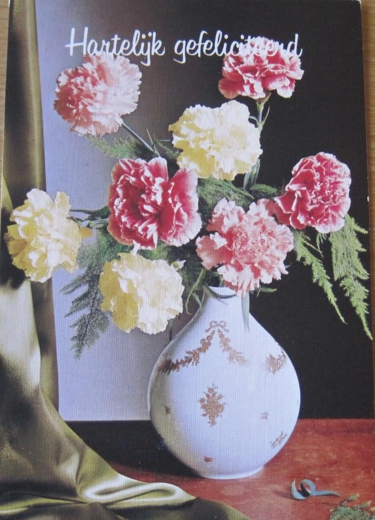 Hartelijk gefeliciteerd - witte vaas met rose en gele anjers, Verzenden, 1960 tot 1980, Ongelopen, Overige thema's