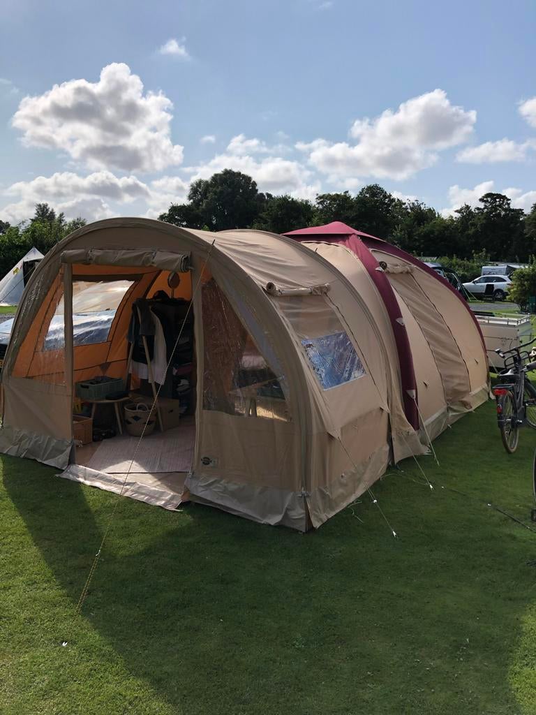 Wilderness opblaasbare tent incl. aanhanger en inventaris, Ophalen, Zo goed als nieuw, Tot en met 4