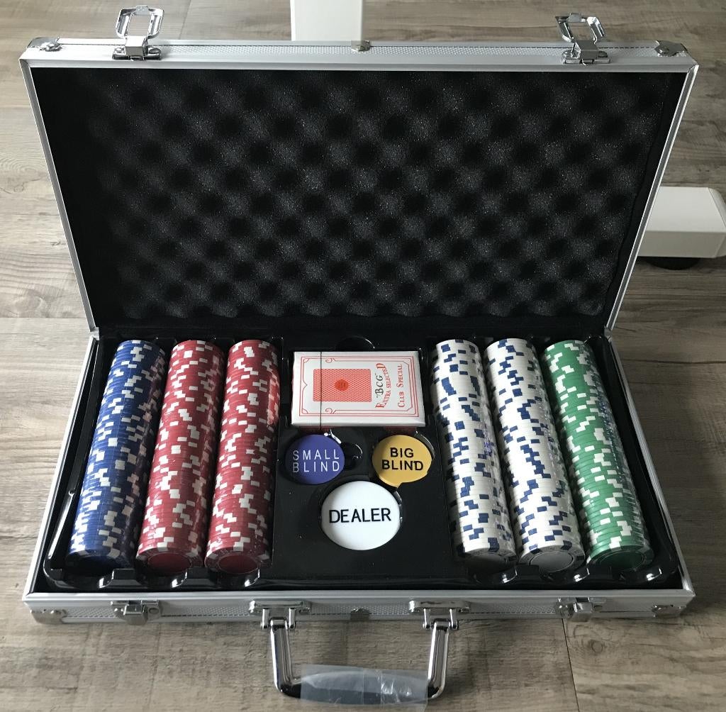 Nieuw pokerkoffer 300 chips compleet Texas Hold'em, Hobby en Vrije tijd, Gezelschapsspellen | Kaartspellen, Ophalen of Verzenden