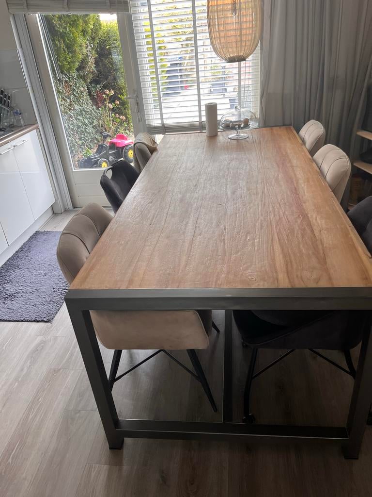 Robuuste eettafel met metalen frame en houten blad, Ophalen, Gebruikt, 50 tot 100 cm, 150 tot 200 cm