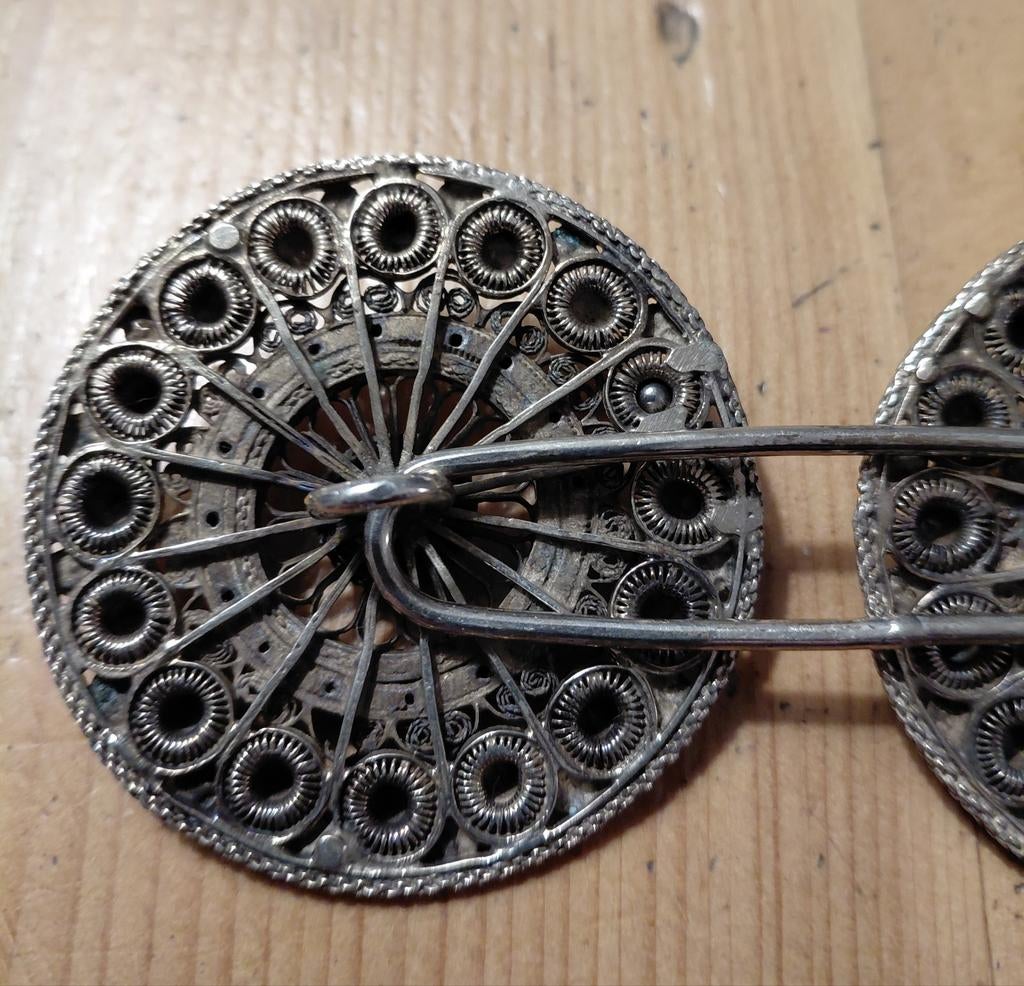 ANTIEK zilveren zeeuws broekstukken, Antiek en Kunst, Verzenden, Zilver