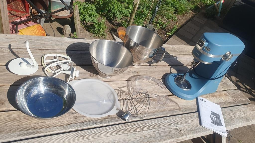 AEG keukenmixer met twee kommen, 4 liter of meer, Ophalen of Verzenden, Gebruikt, 3 snelheden of meer