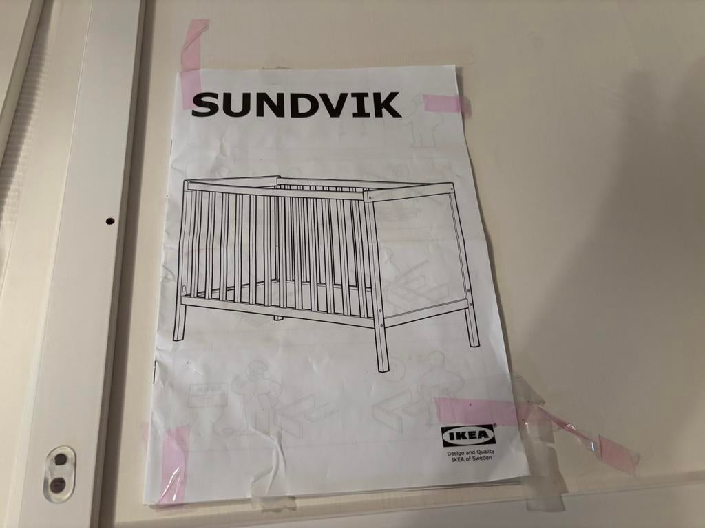 Kinderledikantje “Sundvik” van Ikea, Ophalen, Zo goed als nieuw, Minder dan 140 cm, Matras