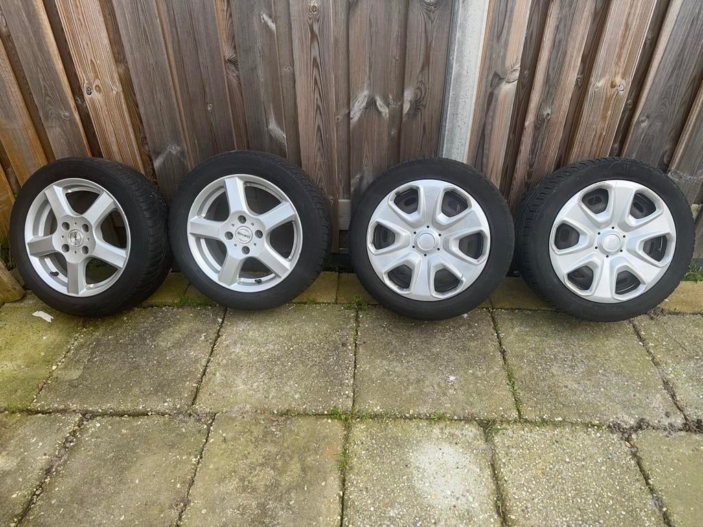 Ford Fiesta banden: 2x lichtmetaal, 2x staal, Auto-onderdelen, Banden en Velgen, Ophalen, Gebruikt, 15 inch, Banden en Velgen