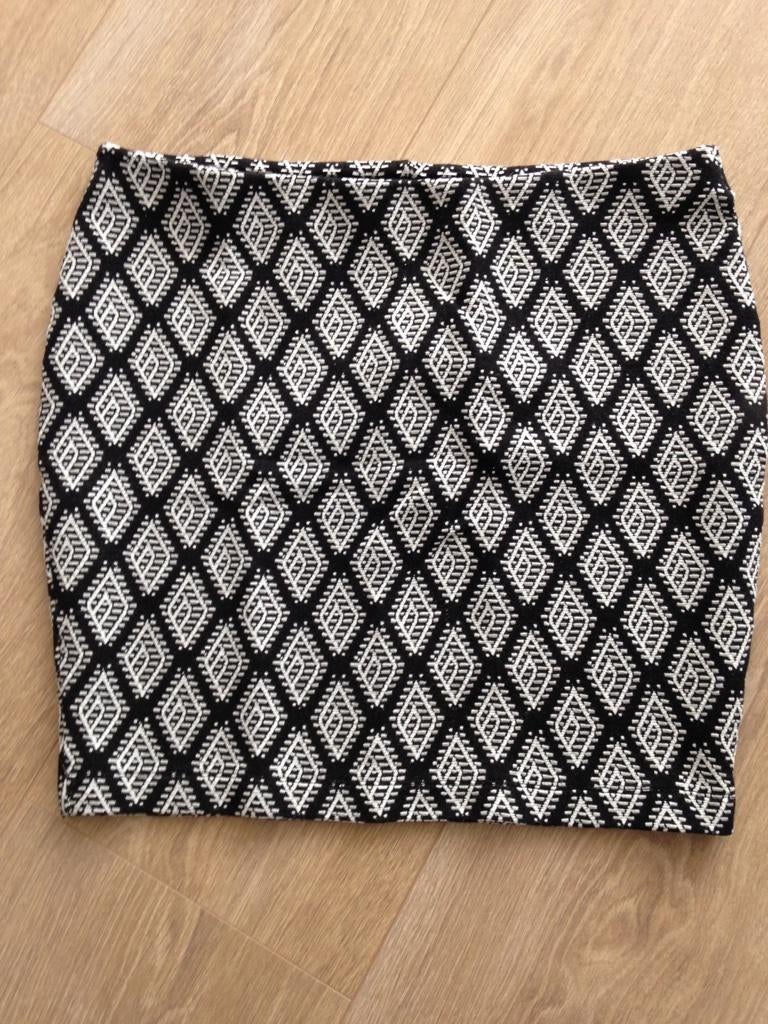 Nieuw rok esprit zwart wit - mt 42 elastische band (box 23), Kleding | Dames, Rokken, Verzenden, Zwart, Maat 42/44 (L), Nieuw