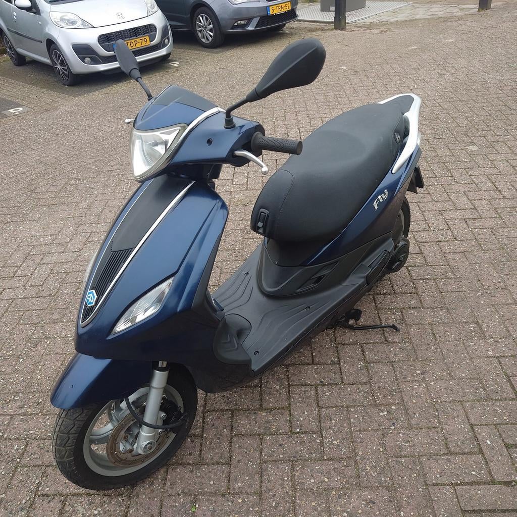 Piaggio Fly 2013 4-takt scooter, Fietsen en Brommers, Scooters | Piaggio, Ophalen, Zo goed als nieuw