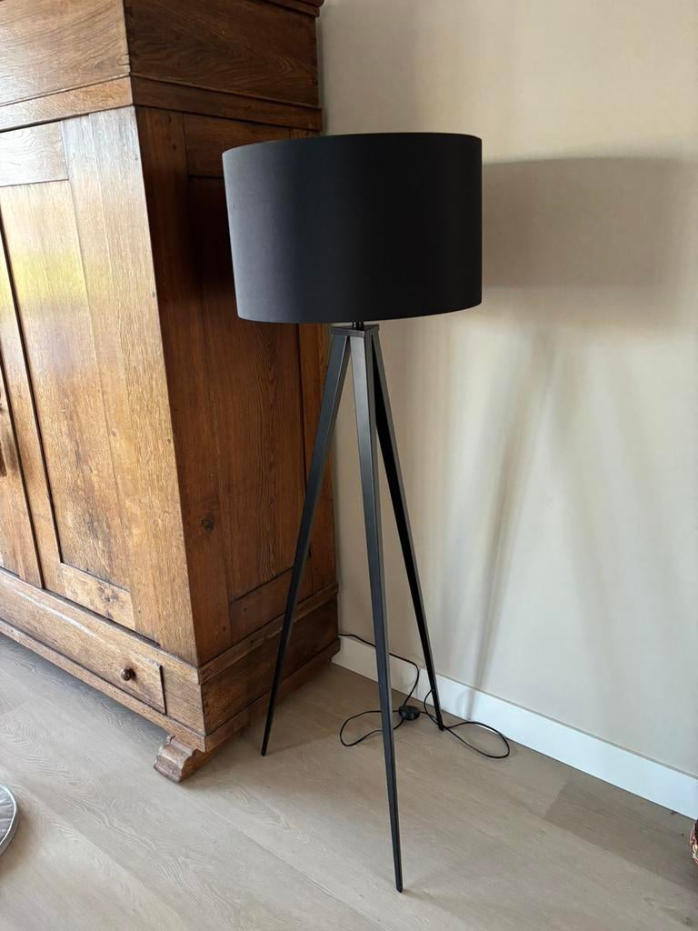 Vloerlamp Tripod van Zuiver, Huis en Inrichting, Lampen | Vloerlampen, Ophalen, Gebruikt, Metaal, 150 tot 200 cm