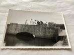 Hoge Veluwe : Mensen op brug, 1962, 1960 tot 1980, Gebruikt, Foto, Ophalen of Verzenden