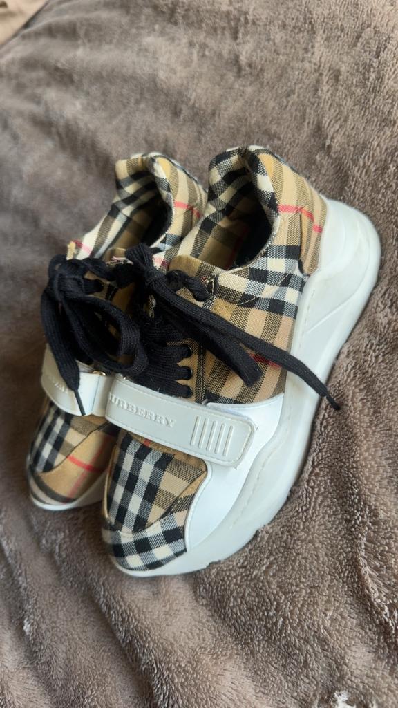 Burberry sneakers maat 35, Ophalen of Verzenden, Zo goed als nieuw, Beige, Sneakers of Gympen