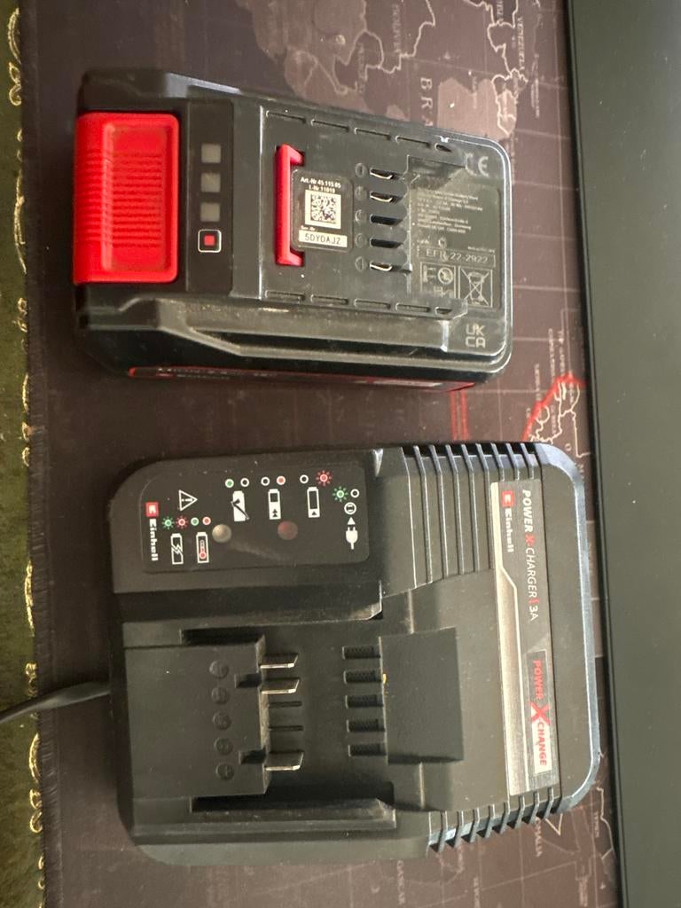 Einhell Accu 2.5 Ah en Oplader 3.0 Ah, Ophalen, Gebruikt, Overige typen